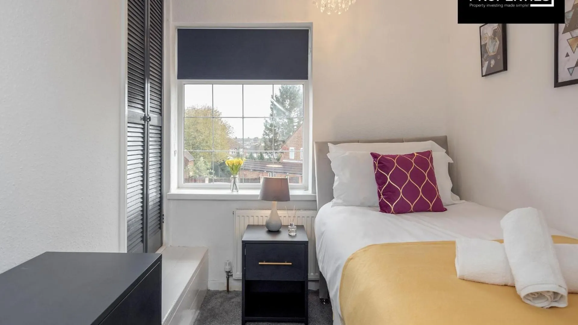 6 Bedroom Contractor House At Jesswood Properties Short Lets With Parking,Wifi & Pool Table Luton  0*, Luton (Bedfordshire)